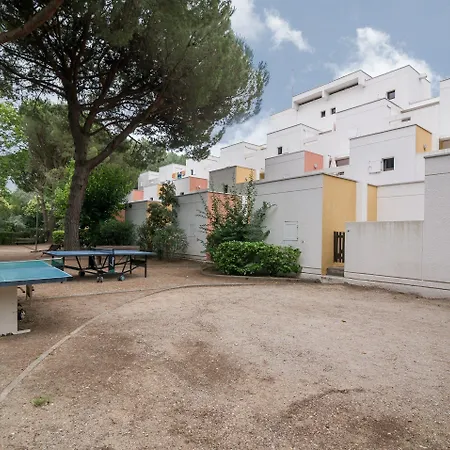 Pierre & Les Terrasses Du Parc 2*