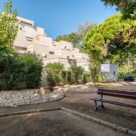 Pierre & Les Terrasses Du Parc