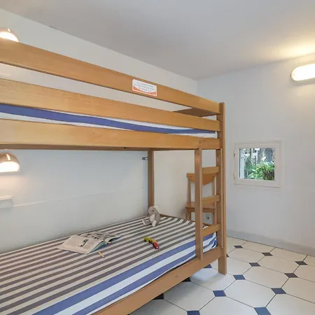 Pierre & Les Terrasses Du Parc 2*