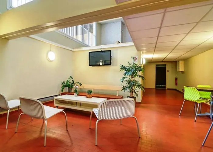 Pierre & Les Terrasses Du Parc