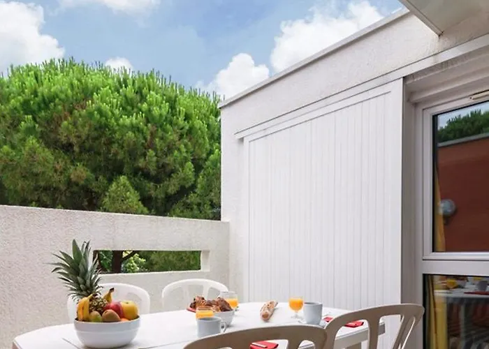 Ξενοδοχείο με διαμερίσματα Pierre & Les Terrasses Du Parc Λα Γκραντ-Μοτ