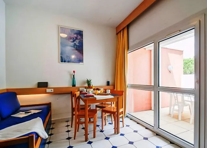 Pierre & Les Terrasses Du Parc 2* Λα Γκραντ-Μοτ