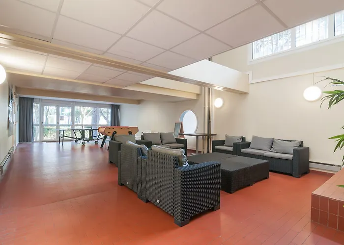 Pierre & Les Terrasses Du Parc