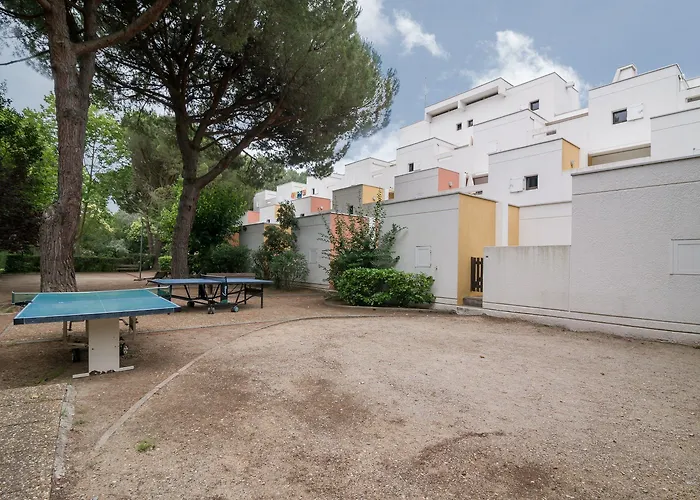 Pierre & Les Terrasses Du Parc 2*