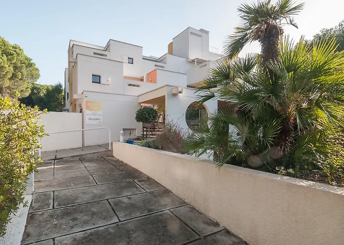 Ξενοδοχείο με διαμερίσματα Pierre & Les Terrasses Du Parc 2*