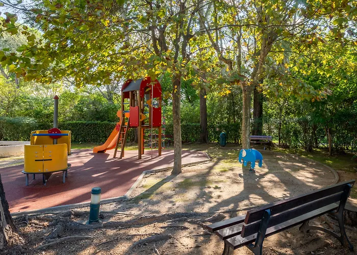 Apart-hotel Pierre & Les Terrasses Du Parc 2*