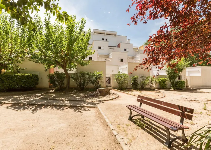 Pierre & Les Terrasses Du Parc 2*