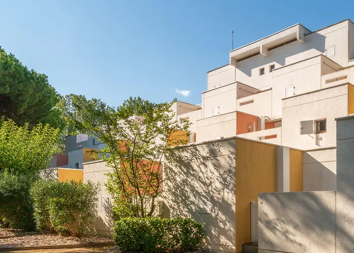 Pierre & Les Terrasses Du Parc 2* Λα Γκραντ-Μοτ