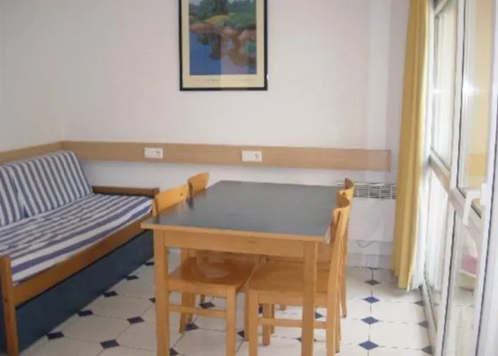 Pierre & Les Terrasses Du Parc 2* Λα Γκραντ-Μοτ