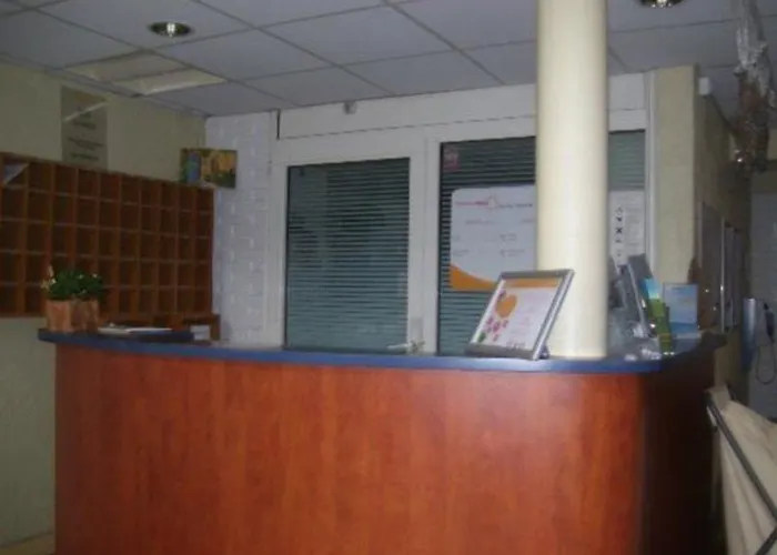 Pierre & Les Terrasses Du Parc 2*