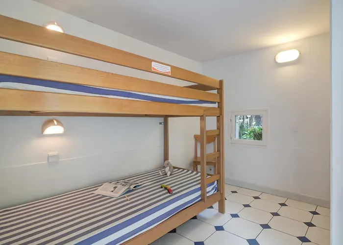 Pierre & Les Terrasses Du Parc 2*