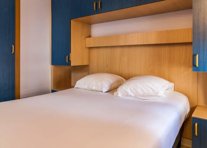 Pierre & Les Terrasses Du Parc 2* Λα Γκραντ-Μοτ