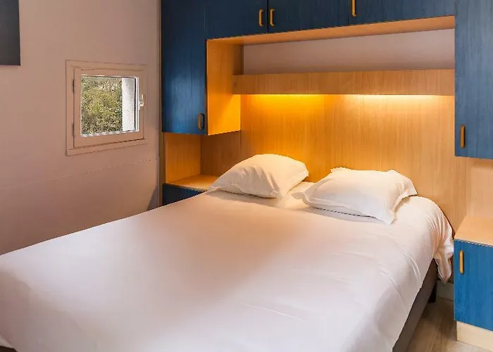 Pierre & Les Terrasses Du Parc 2* Λα Γκραντ-Μοτ