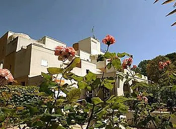 Pierre & Les Terrasses Du Parc 2*